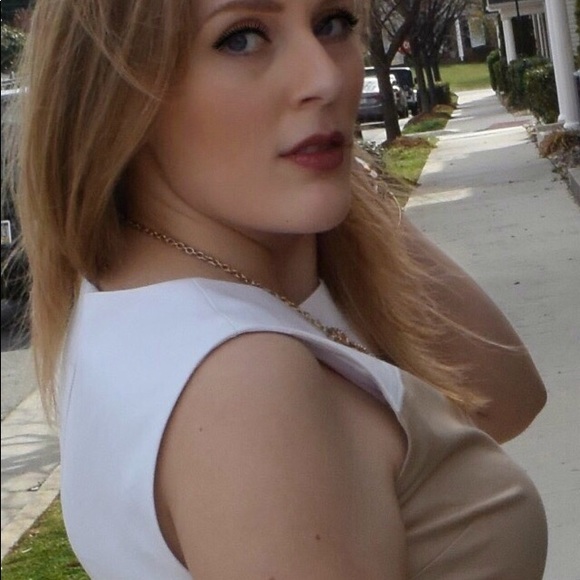 Meet your Posher, Rhea - Picture 1 of 4